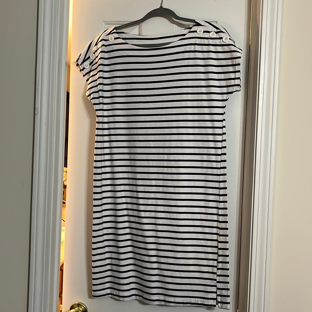 Medium motherhood maternity dress. Worn a couple of times. EUC.